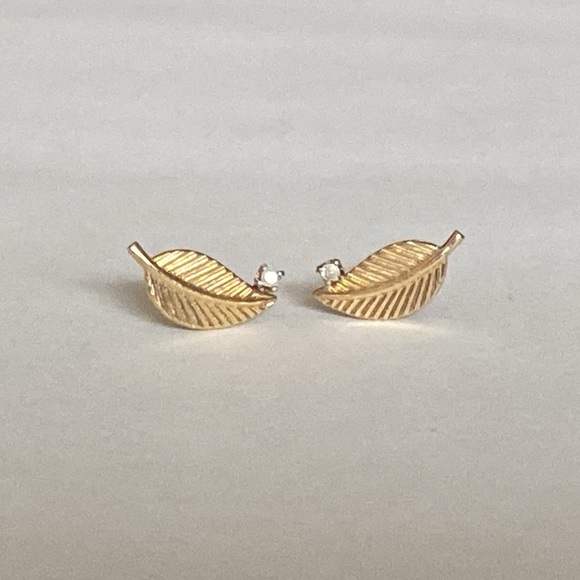 14K Solid Yellow Gold Leaf Stud Earrings, Diamond Accents. Vintage - Real Gold - Picture 6 of 12